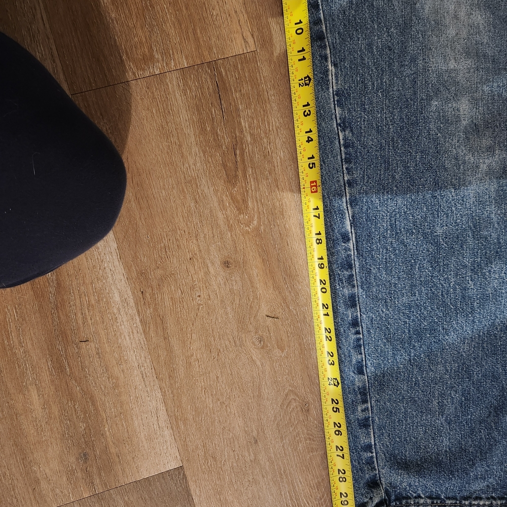 Wrangler Men's Relaxed Jeans in Blue - Picture 11 of 13